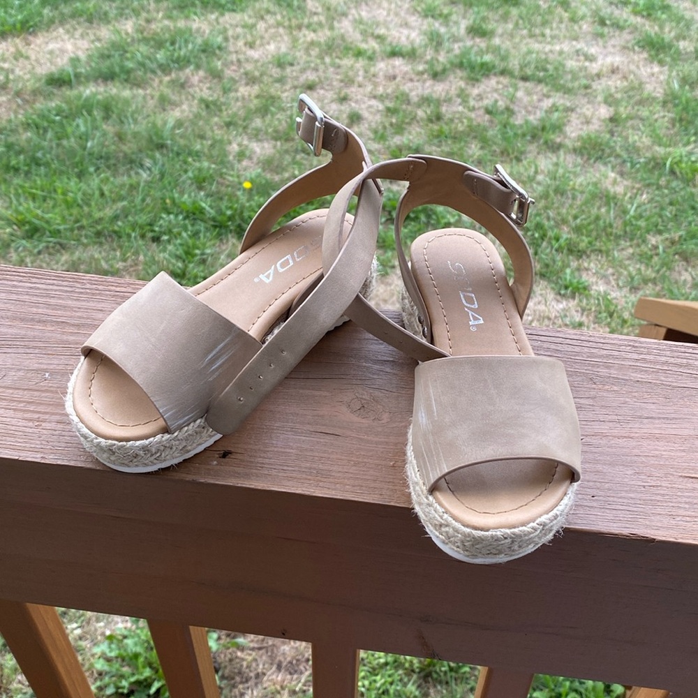 Soda girls sandals